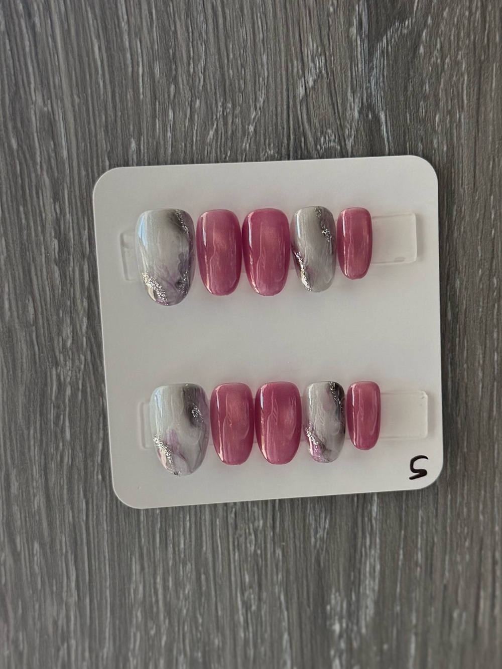 Glossy Pink Marble Press-On Nails — Women's Pink & Gray Set